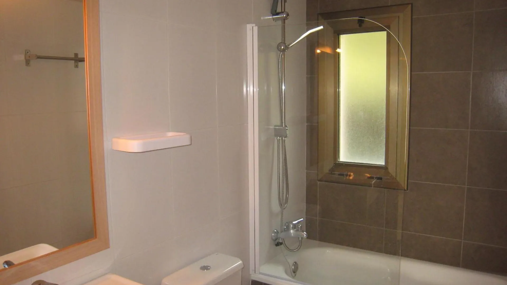 Casa Moderna Con Piscina Comunitaria, Cerca De L'Estartit Y Actividades En La Playa - Es-323-51 Villa Tatil Evi